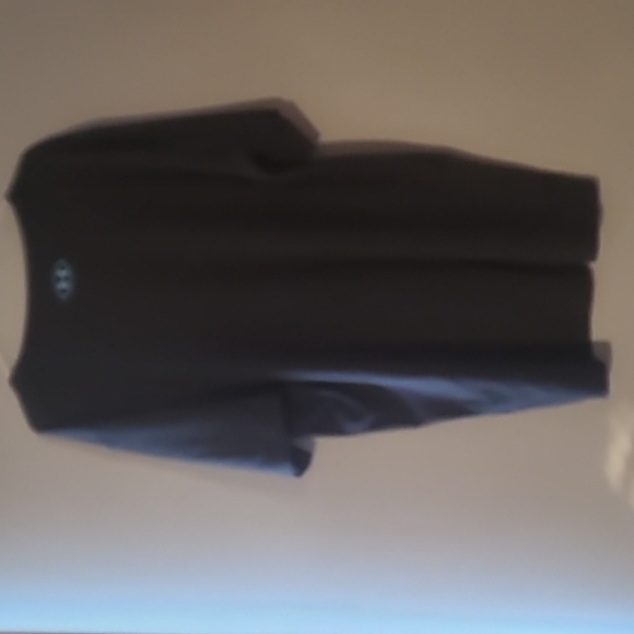 Under Armour Tshirt - Picture 4 of 4